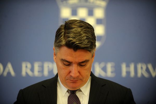 MILANOVIĆ PORUČIO VUČIĆU: Sečete granu na kojoj sedite!