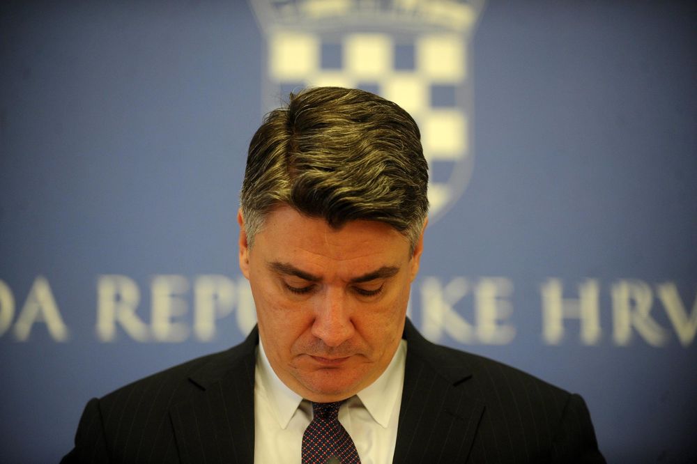 MILANOVIĆ PORUČIO VUČIĆU: Sečete granu na kojoj sedite!