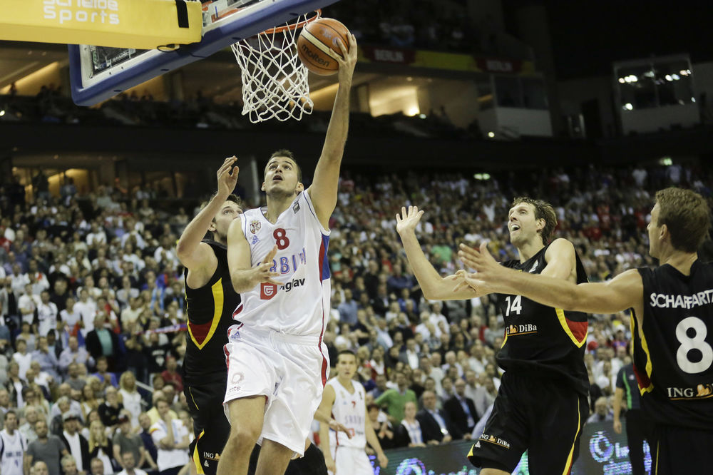 Evo šta je Angela Merkel rekla Vučiću o košu Bjelice! (FOTO) (VIDEO)