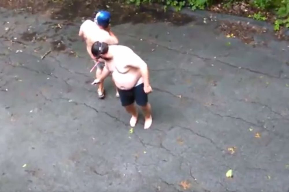 Ovakvo ispaljivanje vatrometa još niste videli (VIDEO)