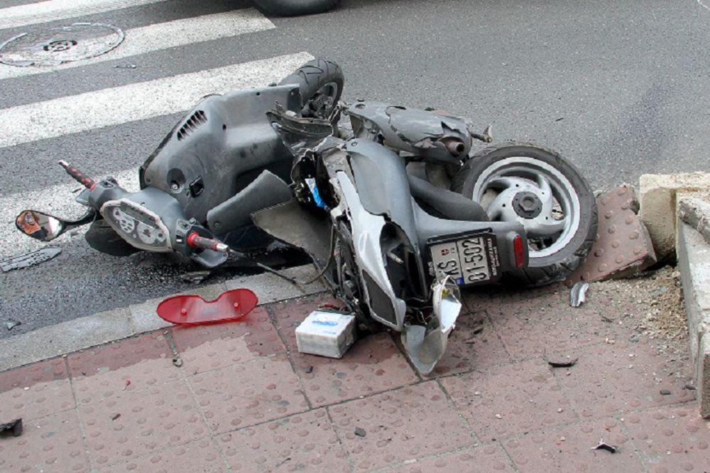 PAO SA MOTORA I RAZBIO GLAVU O ASFALT: Stravična smrt motocikliste