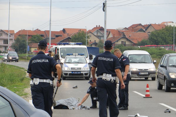 ULETEO U GRUPU PEŠAKA I GAZIO REDOM: Totalni horor u centru Niša! (UZNEMIRUJUĆI FOTO)