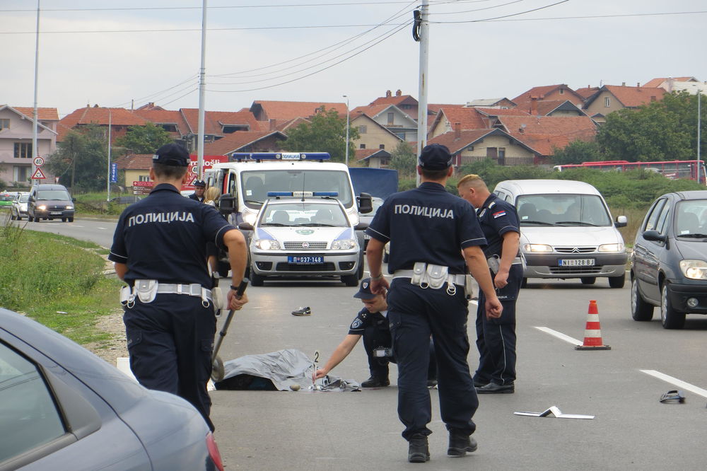 ULETEO U GRUPU PEŠAKA I GAZIO REDOM: Totalni horor u centru Niša! (UZNEMIRUJUĆI FOTO)