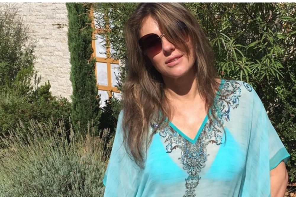 ZA NJU VREME NE POSTOJI! Ona je SEKS BOMBA i u šestoj deceniji! (FOTO)