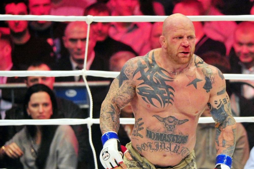 ISTETOVIRAO I PETOKRAKU: Američki MMA borac obožava Rusiju! (VIDEO)