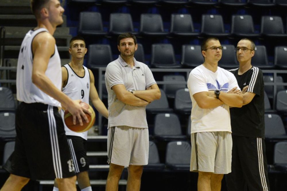 NOVI PORAZ CRNO-BELIH: Asvel PREJAK za Partizan!