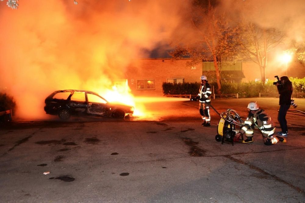 ZAKUCALI SE U DRVO, PA ZAPALILI: U automobilu izgoreo Srbin i 4 Švajcarca!