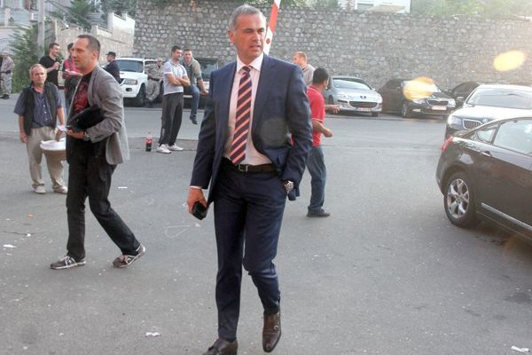 INCIDENT NA PARKINGU MARAKANE: Policija slupala Terzićev mercedes!