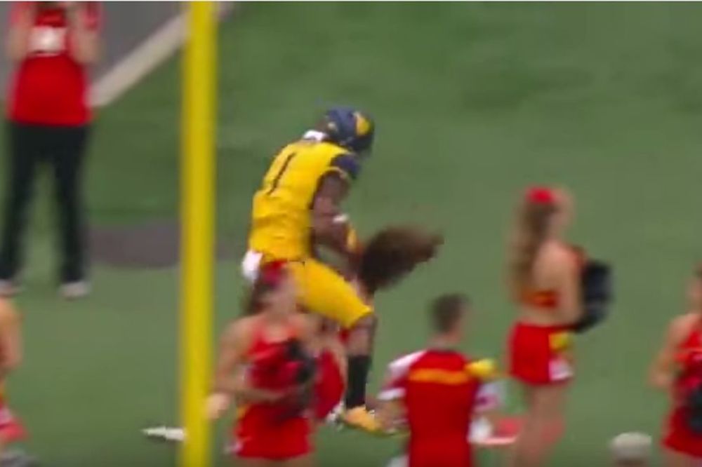 Pregazio je čirlidersicu kao brzi voz, a nije joj se ni izvinio zbog toga! (VIDEO)