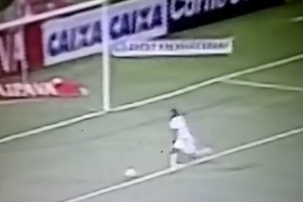URNEBESNO: Imao je PRAZAN GOL, ali nećete verovati šta se tada desilo?! (VIDEO)