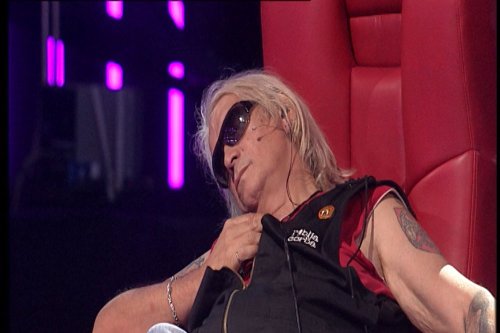 SAMO JOŠ 5 MINUTA, MAMA CECO: Bora Čorba zaspao usred Pinkovih zvezda (FOTO) (VIDEO)