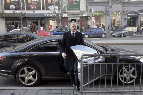 MUP DEMANTUJE: Terzićev vozač udario u policijsko vozilo i povredio 4 policajca!