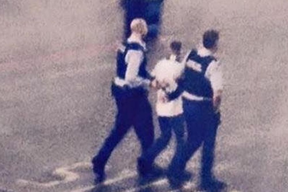 Otvorio je vrata na avionu na 9.000 metara misleći da je tu ulaz u WC! (FOTO)