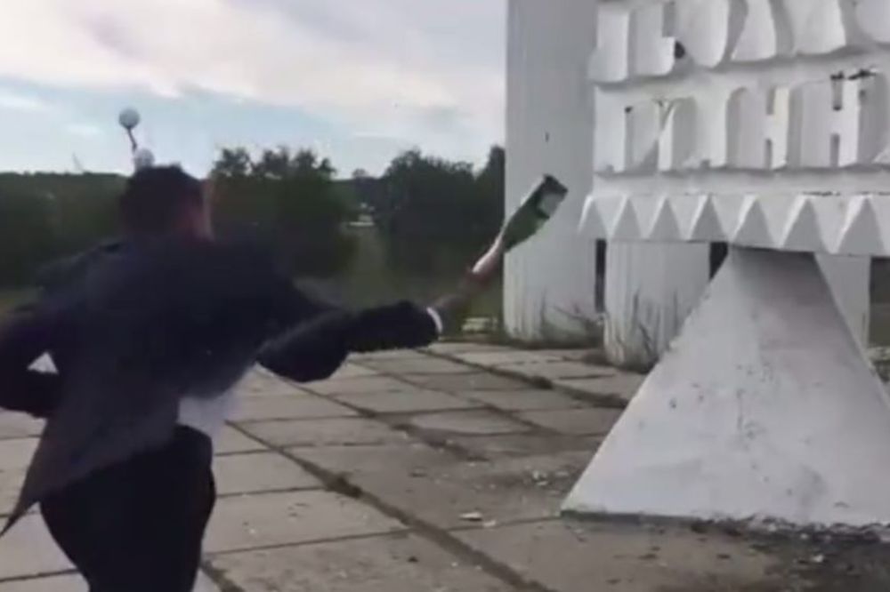 DA LI JE OVO REALNO? Hteo je da razbije flašu, ali je razbio svoju muškost! (VIDEO)