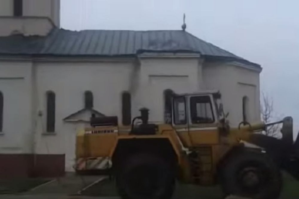 POP BAGEROM HTEO DA SRUŠI CRKVU: Skandal koji Srbija ne pamti! (VIDEO)