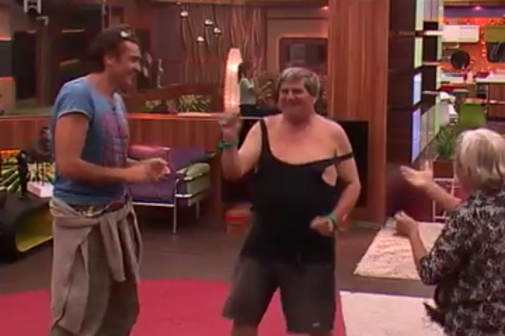 Evo kako to izgleda kad vas MATORCI UČE TVERKOVANJE, a ne znaju ni šta znači ta reč (FOTO) (VIDEO)