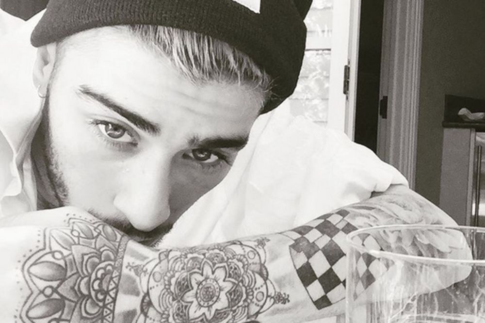 DEVOJKE U SUZAMA: Zejn Malik smuvao najbolju cicu iz Teen Wolf (FOTO)