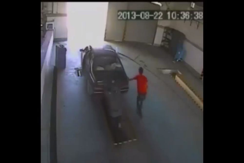 KAKVA PROPAST: Nije video rupu, pa se malo UKANALIO! (VIDEO)