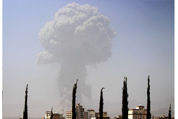 POKOLJ: Najmanje 130 mrtvih u vazdušnom napadu u Jemenu!