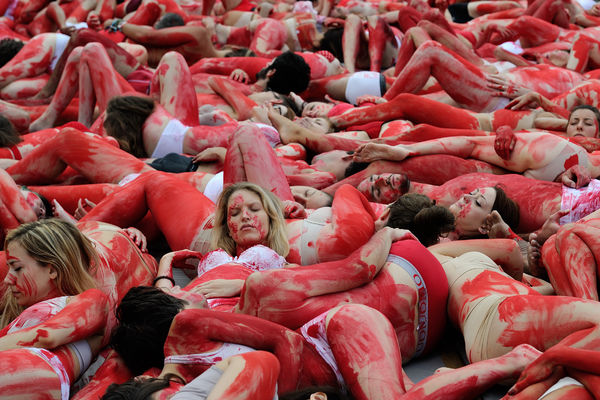 Krvavi ljudi razbacani po trgu prestravili građane Pariza (FOTO) (VIDEO)