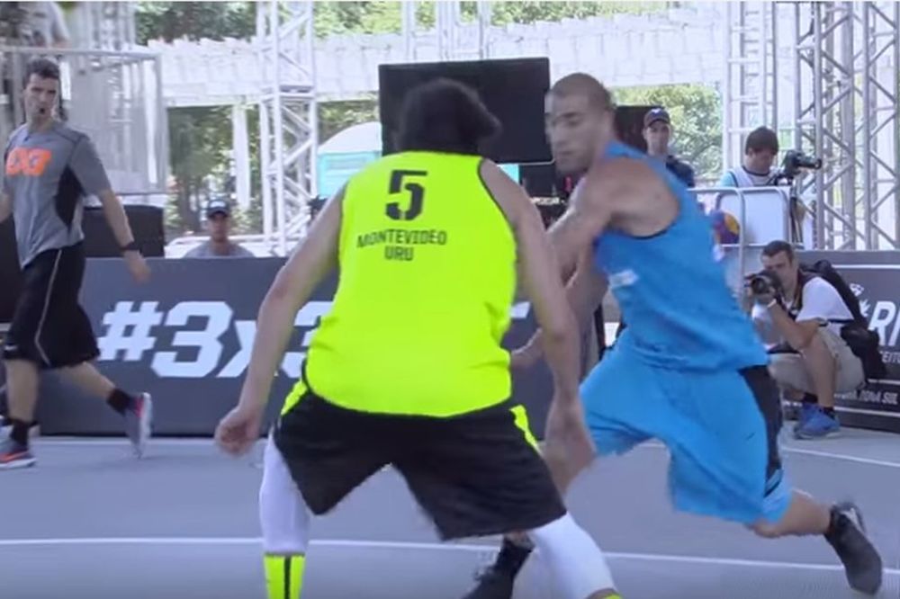 KUPI SUKNJICU: Srpski basketaš brutalnom fintom ponizio Brazilca! (VIDEO)
