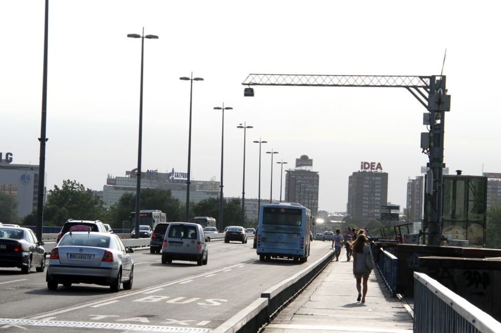 SKOČIO S MOSTA NA SRCE NACRTANO NA PLOČNIKU: Šta je ovog Beograđanina odvelo u smrt?