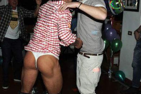 POKAZAO TANGE I ZADNJICU: Objavljene fotke igrača PSŽ-a sa privatne žurke! (FOTO)