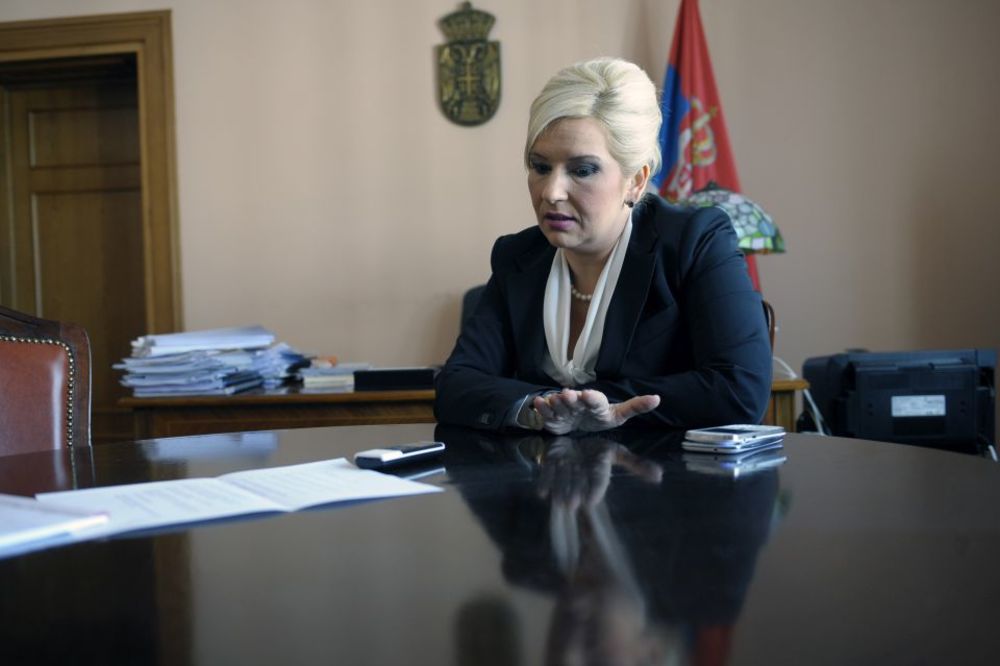 Koji ste komplet Zorane Mihajlović? Rešite kviz i nasmejte našu današnju slavljenicu! (GIF)