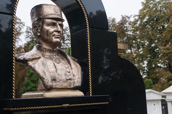 Bili smo na Arkanovom grobu: Hiljade Rusa obilaze večni dom vođe Tigrova! (FOTO)