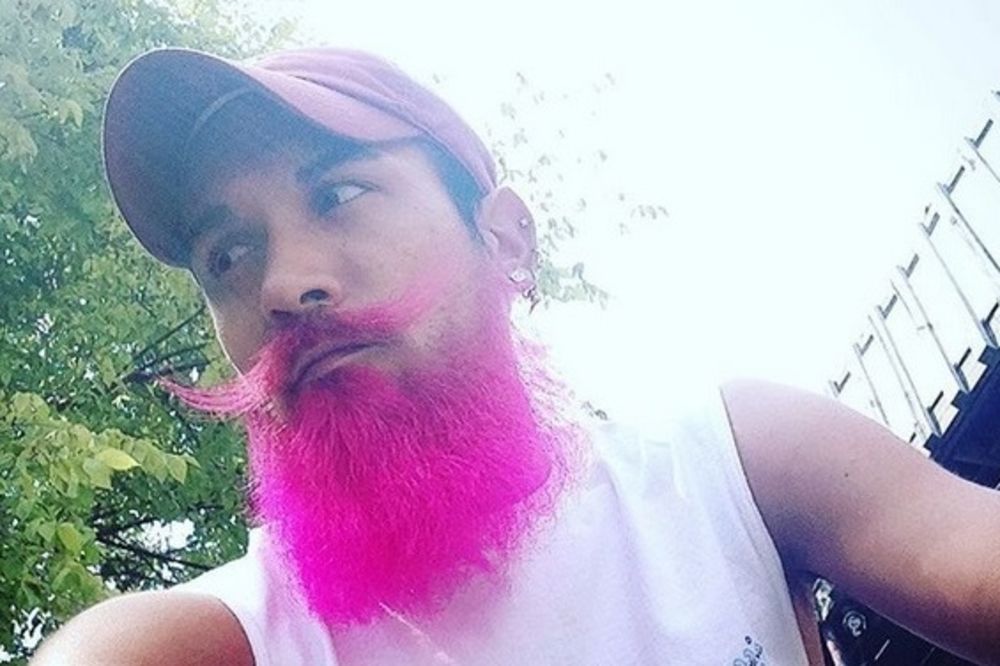ROZE MUŠKE BRADE? Da li biste smeli ovakvi na ulicu? (FOTO)