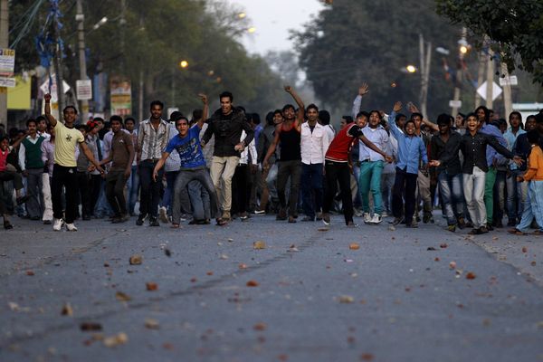 Rulja linčovala muslimana zato što je jeo goveđe meso!