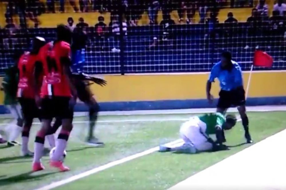 Što ulaziš u frku kad si slabiji: Hteo je da bije sudiju, a na kraju je popio batine koje će zauvek pamtiti! (VIDEO)