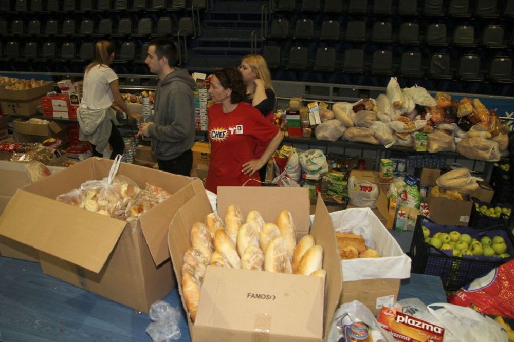 Neverovatno je zbog čega su se ljudi potukli u Nišu! Zbog jeftinog hleba?!