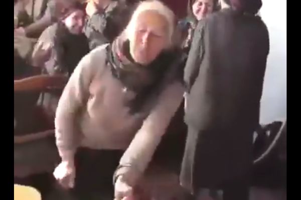 Seoski rejv: Na čemu li su ovi bakutaneri kad ovako đuskaju? (VIDEO)