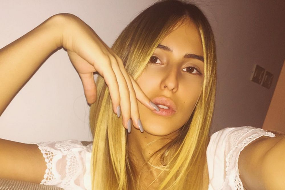 Melanholična! Kada vidite čiju fotografiju je mala Anastasija okačila, sve će vam biti jasno! (FOTO)