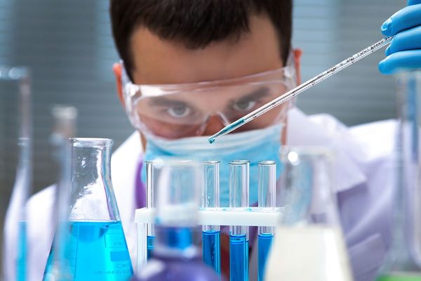 Naučnik ubrizgao u sebe bakteriju staru 3.5 miliona godina. Tvrdi da će živeti 140 godina (FOTO)