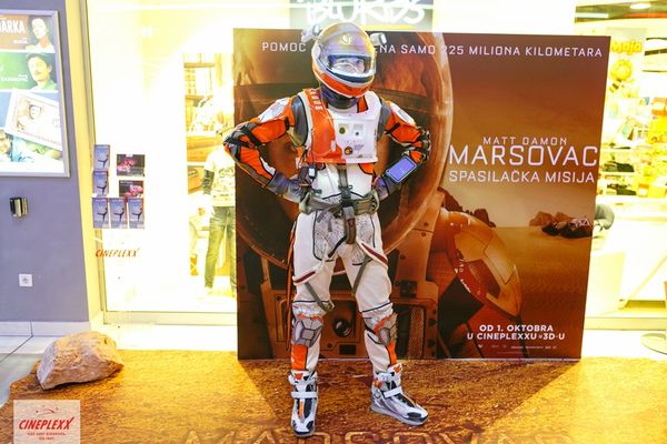 Marsovac oduševio Beograd! Ko je sve bio na premijeri novog superhita? (FOTO)