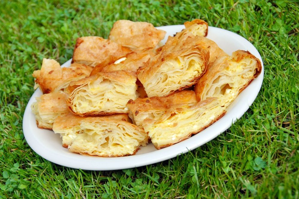 Po originalnom srpskom receptu: Ovakvu gibanicu još niste probali! (VIDEO)