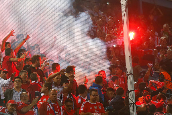 Navijači Benfike divljali u Madridu: Bakljama pogodili dvogodišnje dete! (VIDEO)