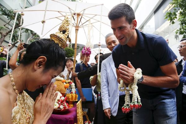 Đoković izazvao histeriju na Tajlandu! Na hiljade ljudi dočekalo srpskog tenisera! (FOTO)