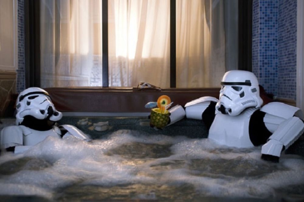 16 situacija koje dokazuju da su i Stormtruperi obični... ljudi? (FOTO)