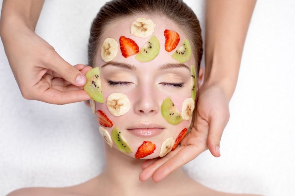 Ne smete da se pogledate u ogledalo od bora? Napravite sami masku koja će ih ispeglati (FOTO)