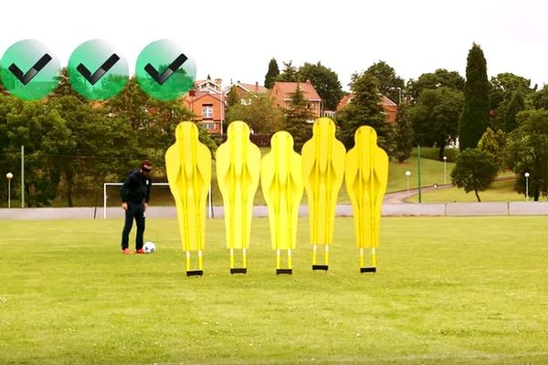 Stvarno je čarobnjak: Pogledajte šta je Mata uspeo da uradi s povezom preko očiju! (VIDEO)