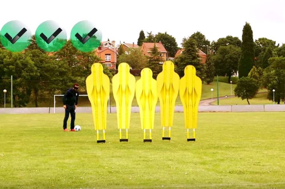 Stvarno je čarobnjak: Pogledajte šta je Mata uspeo da uradi s povezom preko očiju! (VIDEO)