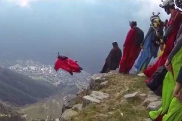 Uvek ste sanjali da letite? Ovim ljudima je to pošlo za rukom! (VIDEO)