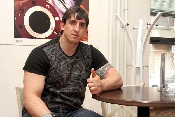 Pogledajte kako je Kristijan poljubio muškarca u usta! (FOTO) (VIDEO)