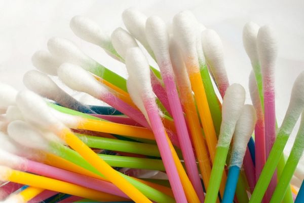 100 posto niste znali kako se pravilno čiste uši! Štapiće ne smete koristiti! (FOTO)