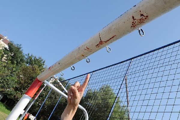 Dete ubila stativa gola: Na školskom igralištu stradao 12-godišnji dečak!