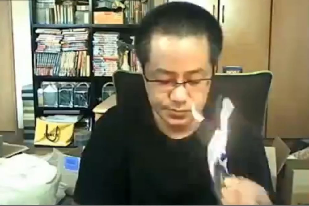 Koji fejl: Japanac zapalio kuću igrajući se šibicom!? (VIDEO)
