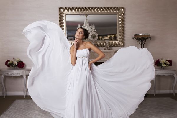 Pogledajte kako se u poslednjih 100 godina menjala venčanica (VIDEO)